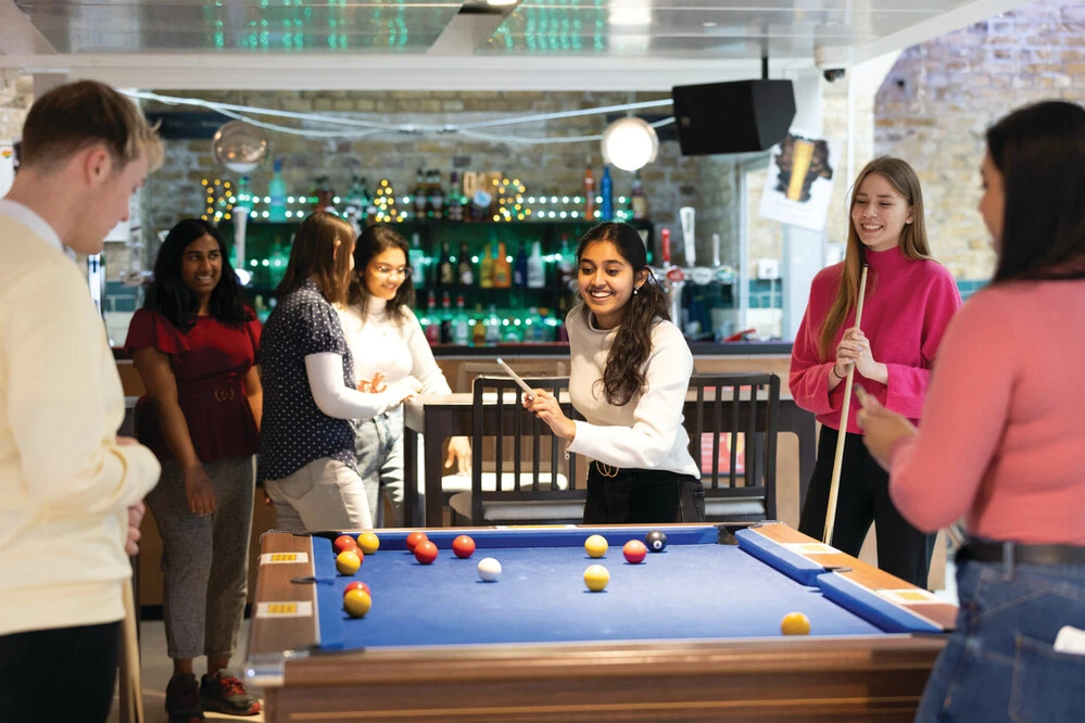 फ़िल्म - बीए (ऑनर्स)